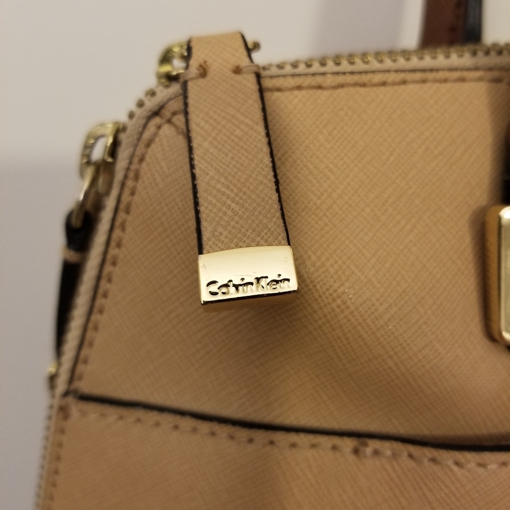 Calvin Klein Beige & White Shoulder Bag - Picture 3 of 5
